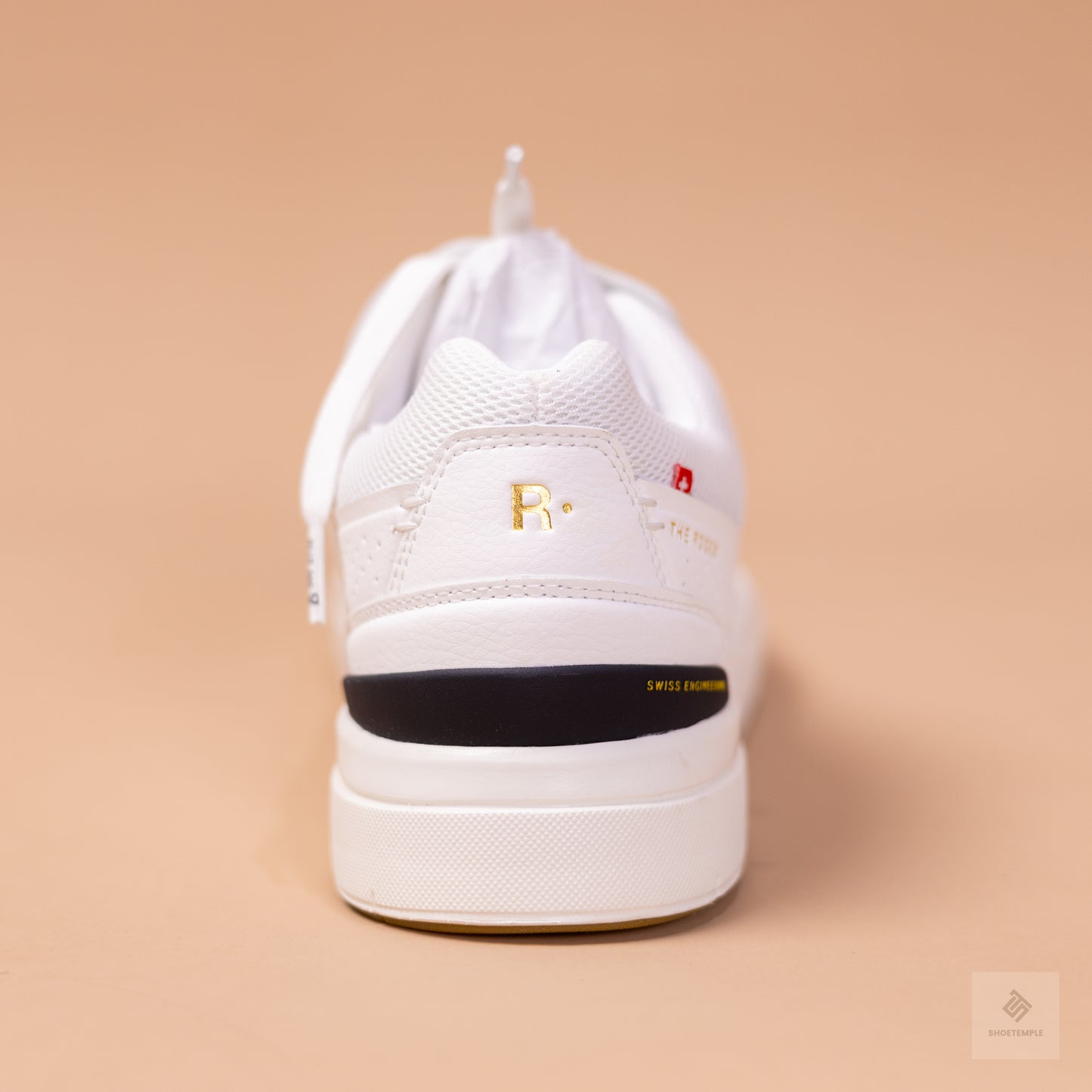 On The Roger Centre Court Low Top Sneakers