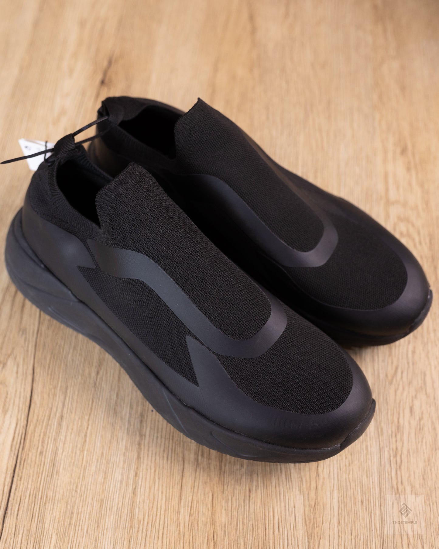 Zara All Black Sneaker