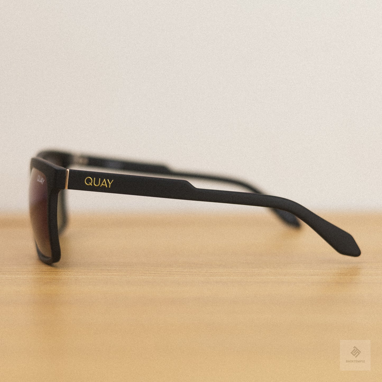 QUAY LET IT RUN Sunglasses