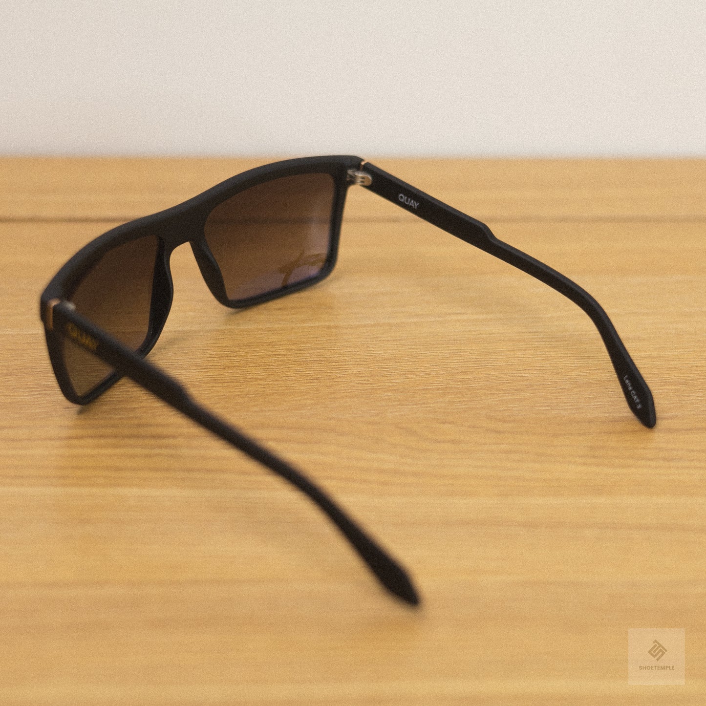 QUAY LET IT RUN Sunglasses