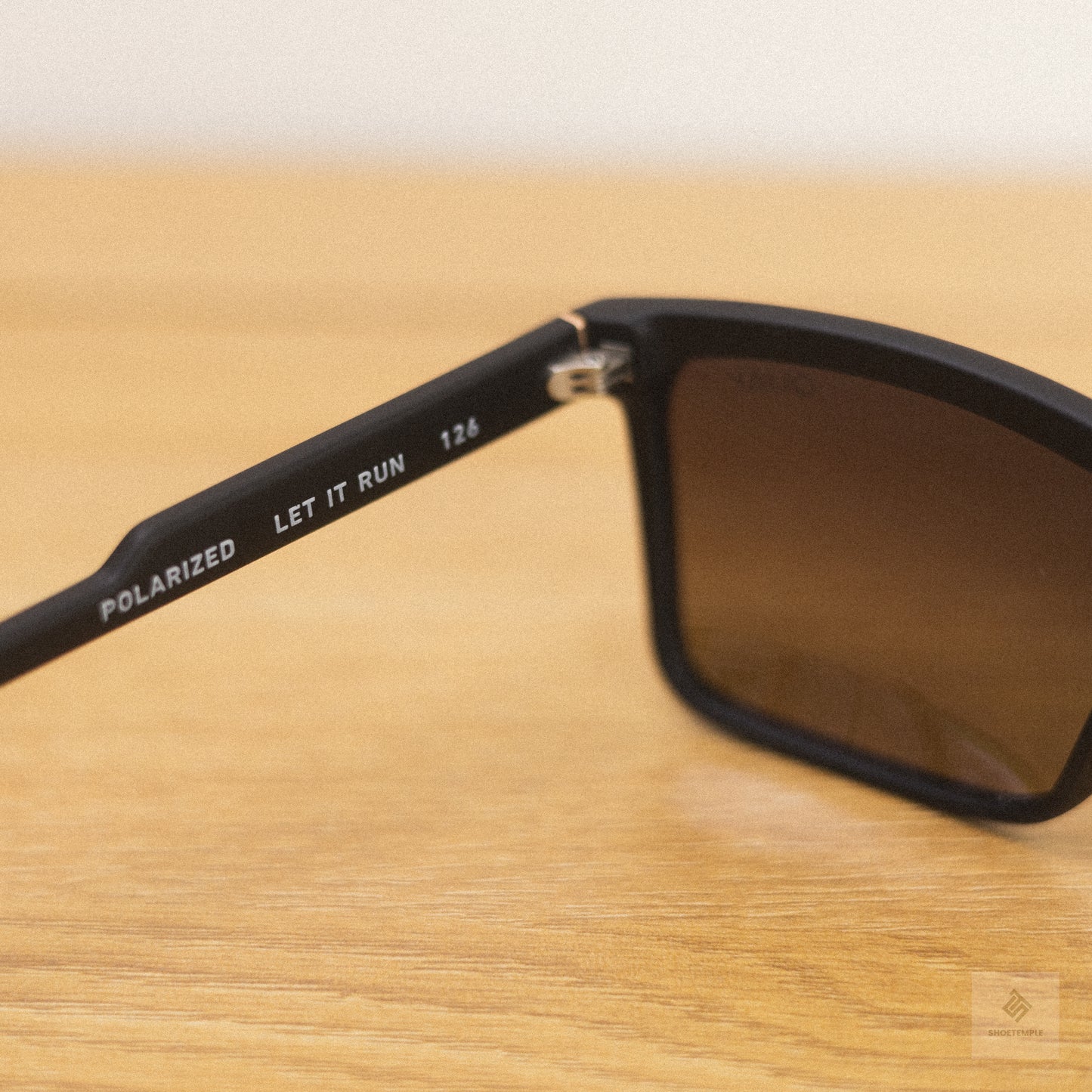 QUAY LET IT RUN Sunglasses
