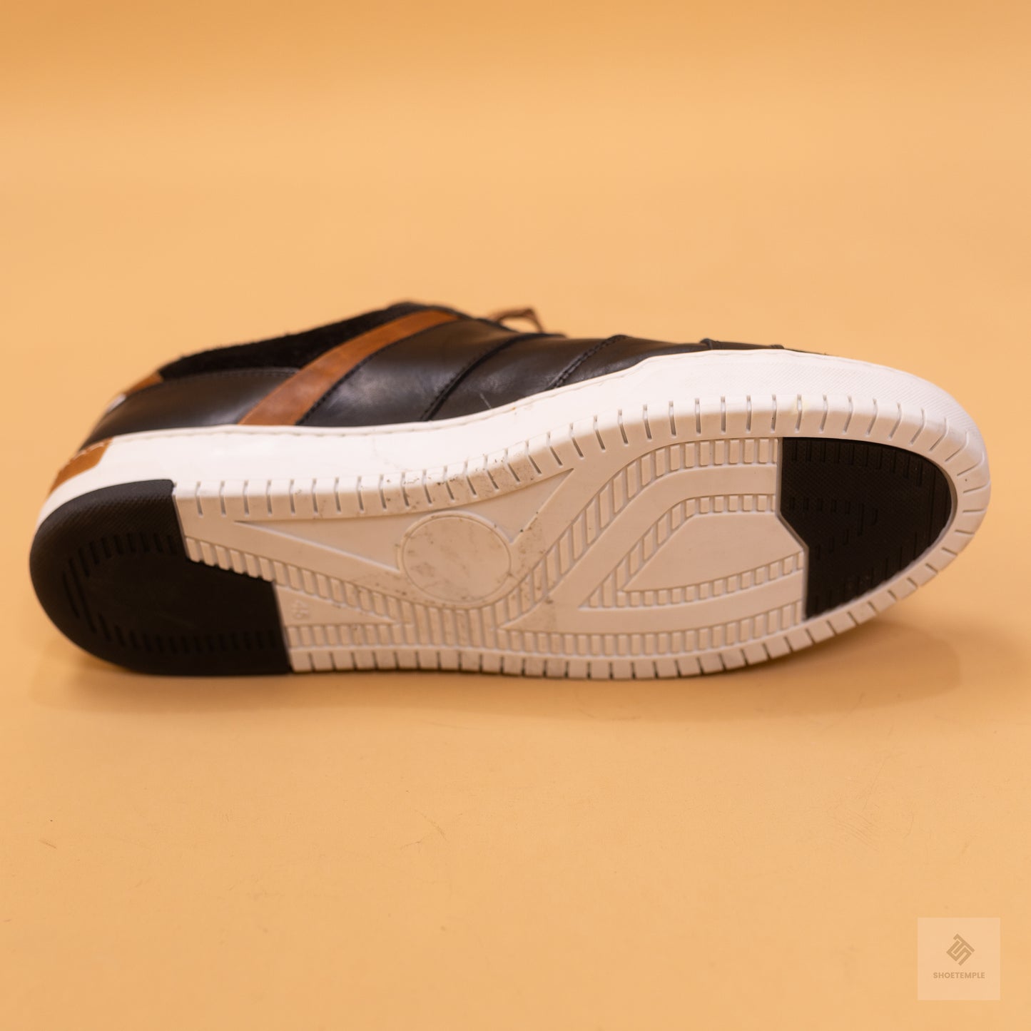 Apostle Leather Sneaker