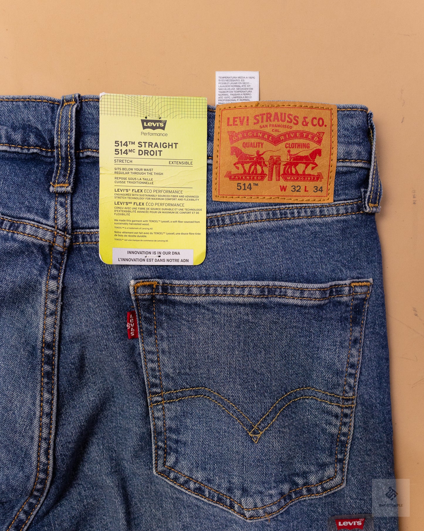 Levis Straight Fit Jeans