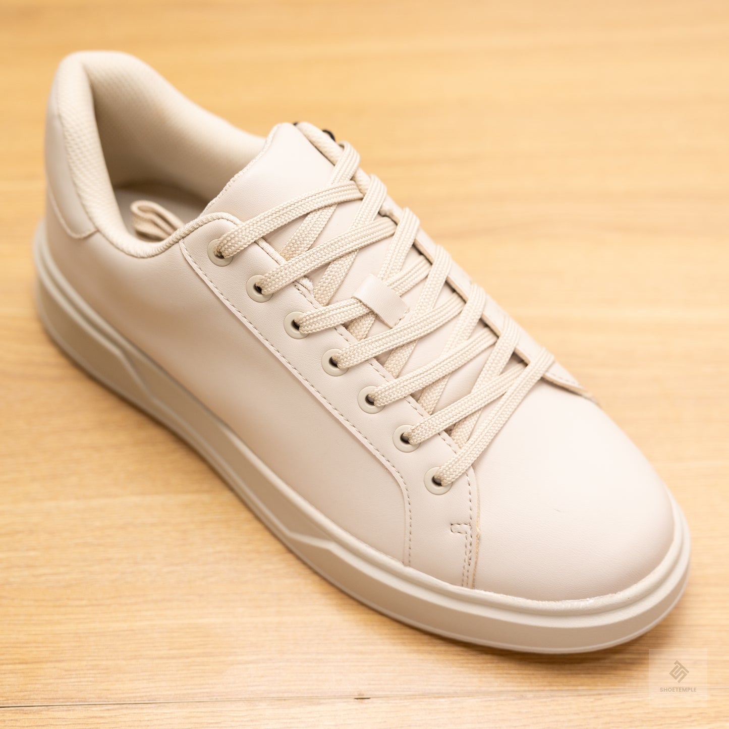 Zara Monochrome Sneaker