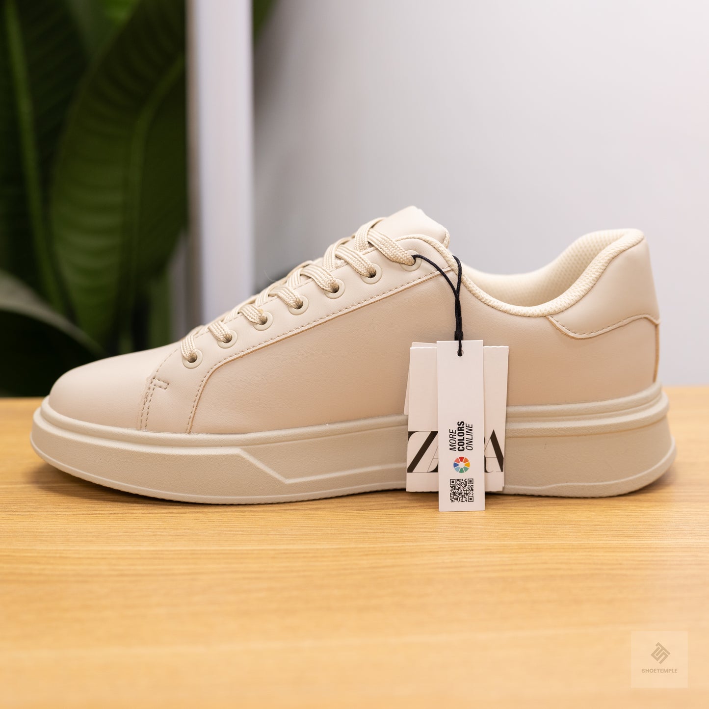 Zara Monochrome Sneaker