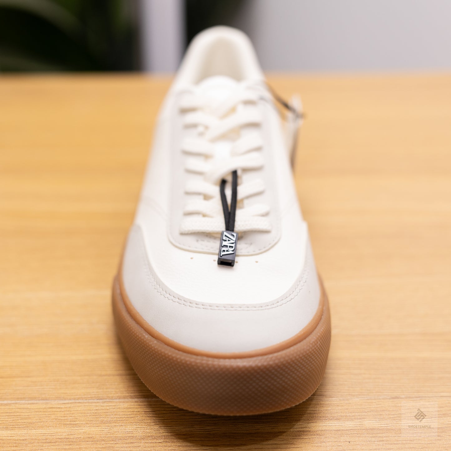Zara Contrast Sneakers