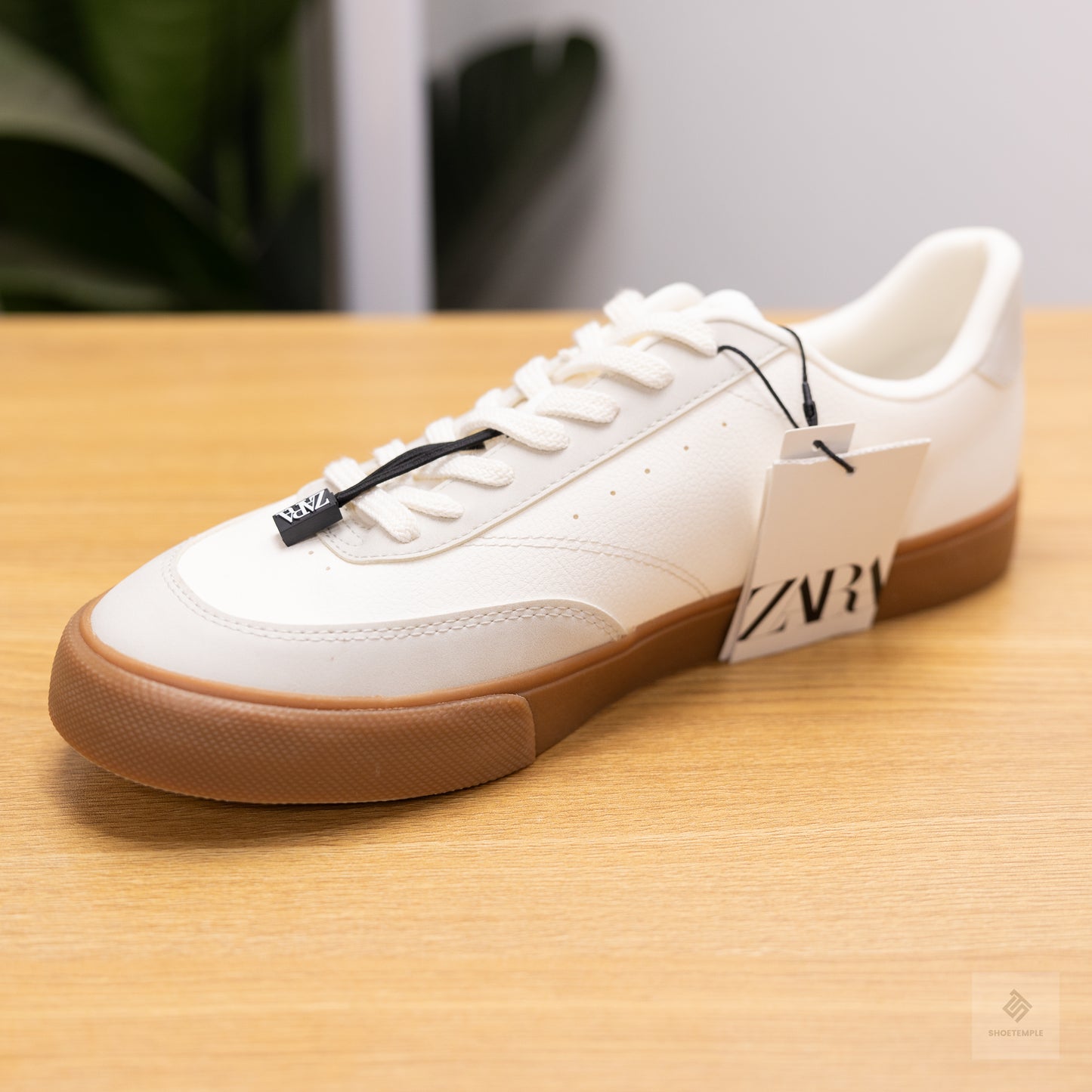 Zara Contrast Sneakers