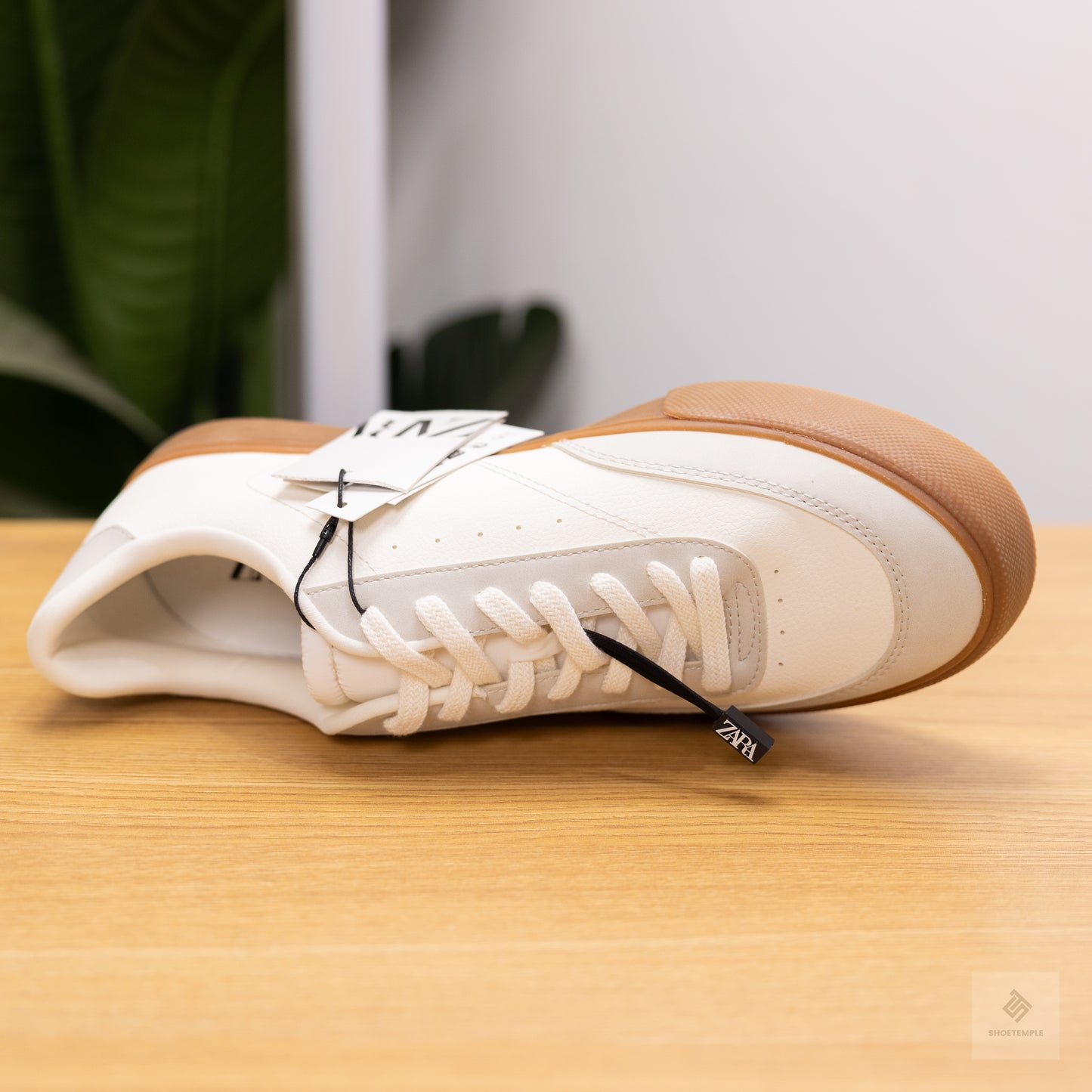 Zara Contrast Sneakers