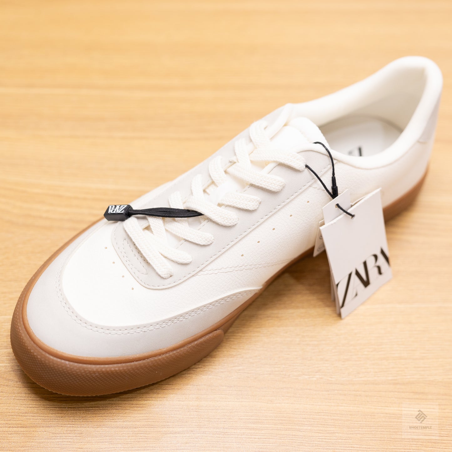 Zara Contrast Sneakers