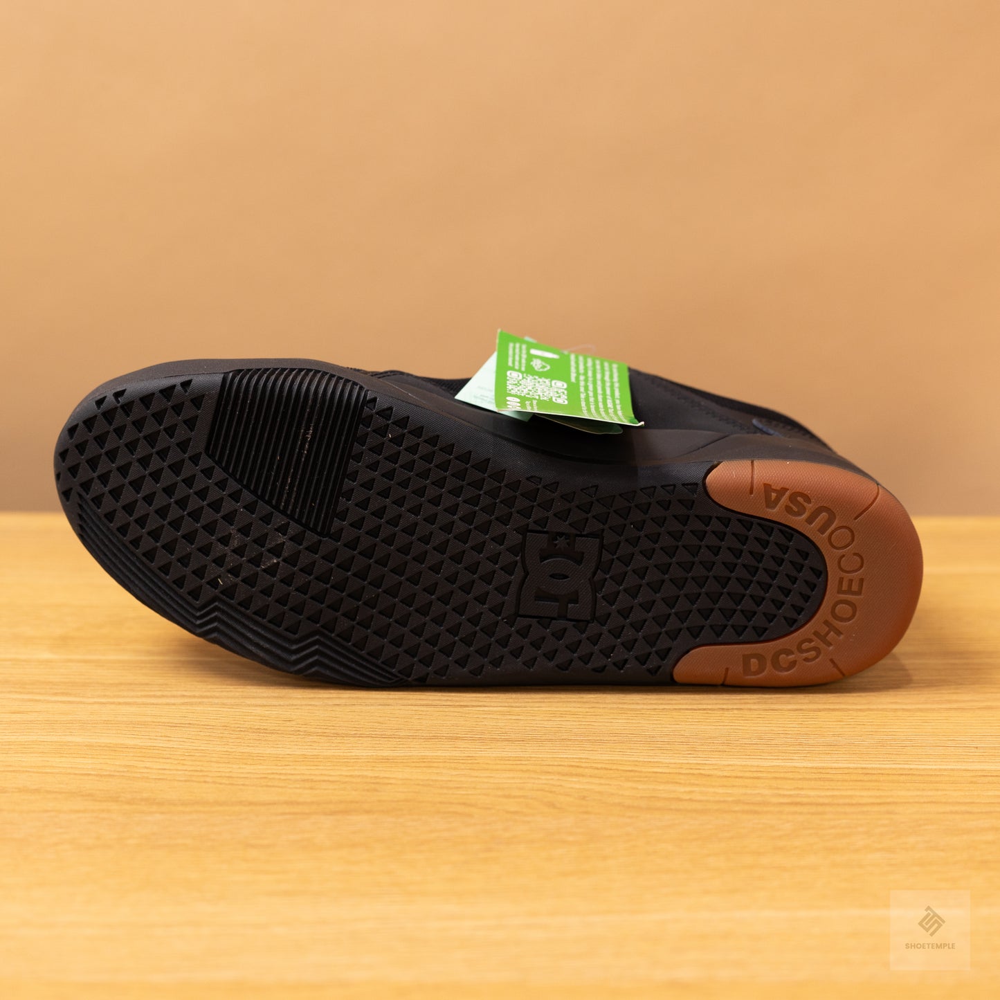 DC Metric Trainers All Black