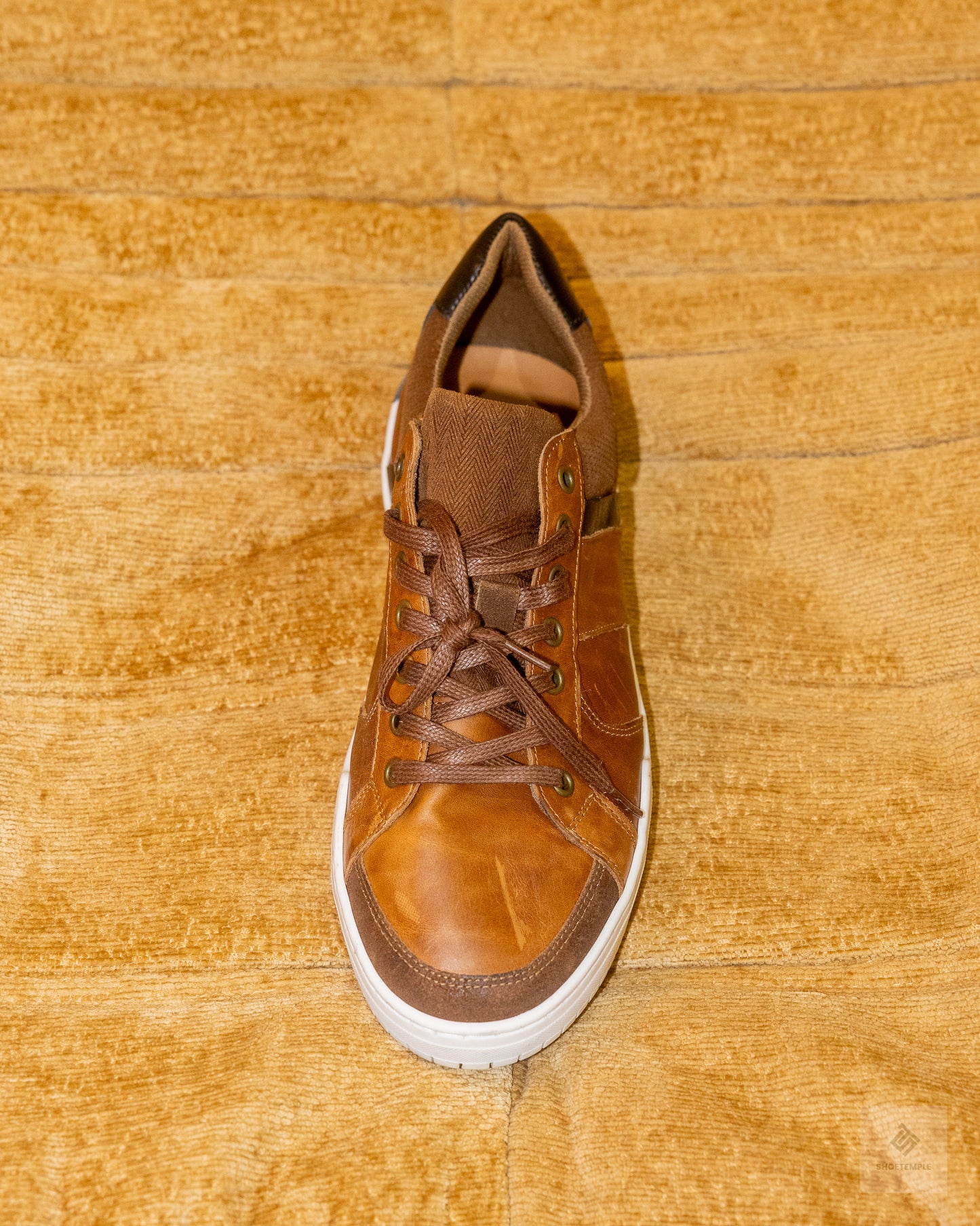 Apostle Java sneakers in tan/black