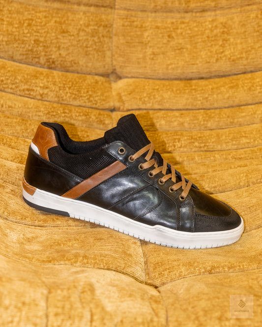 Apostle Java sneakers in black