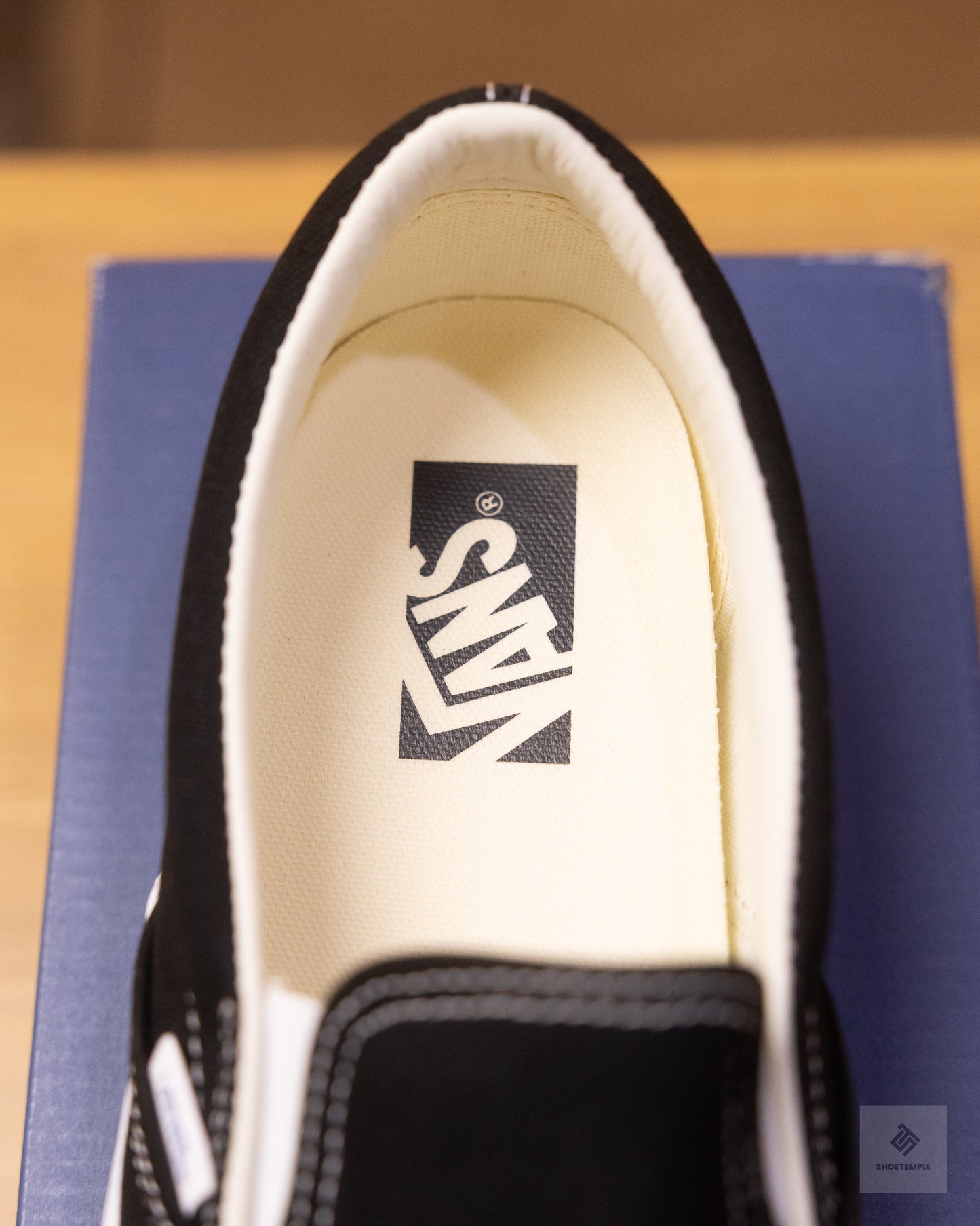 Vans Premium Slip-On Reissue 98 LX in black and white
