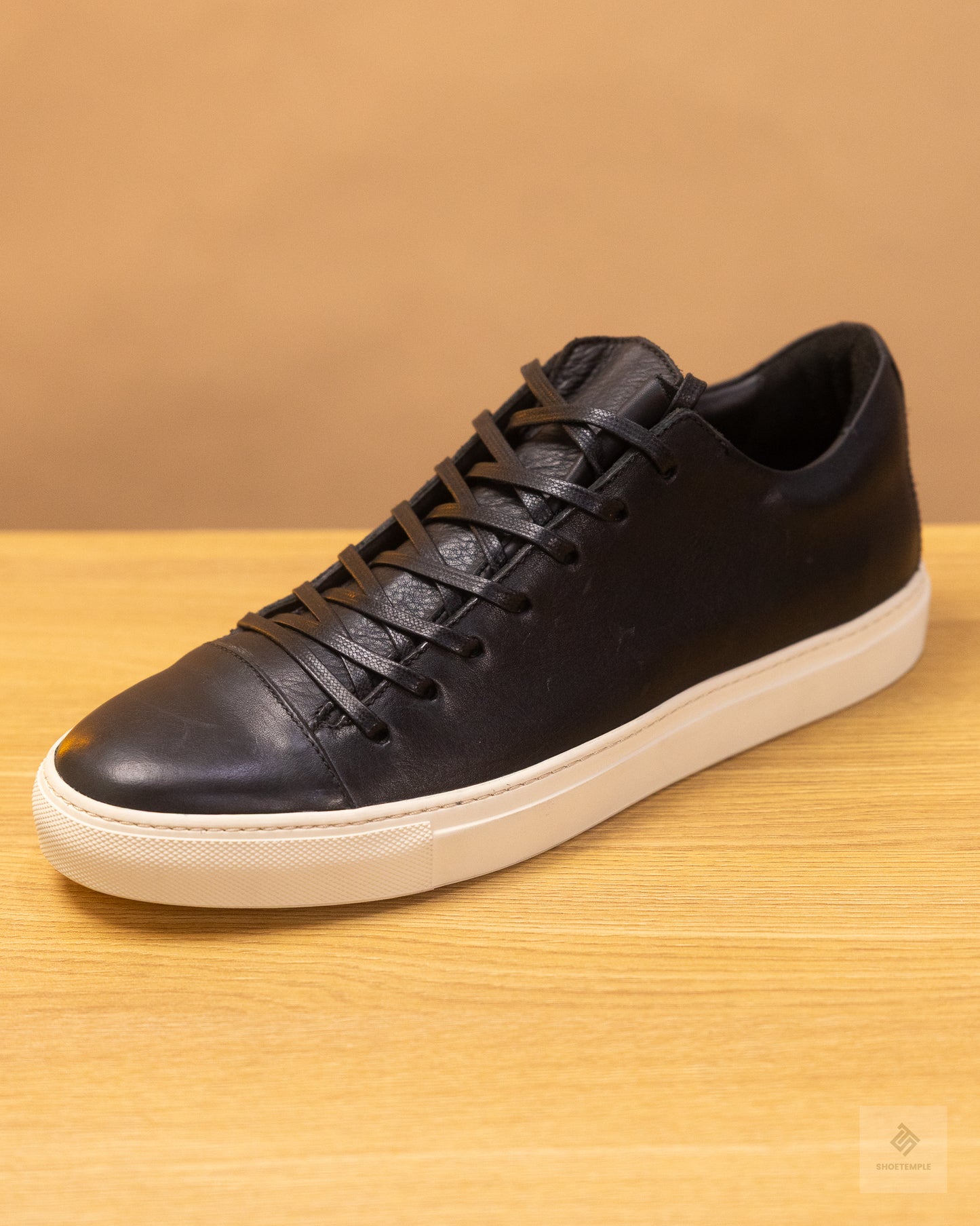 John Varvatos Reed Leather Low-Top Sneakers Black