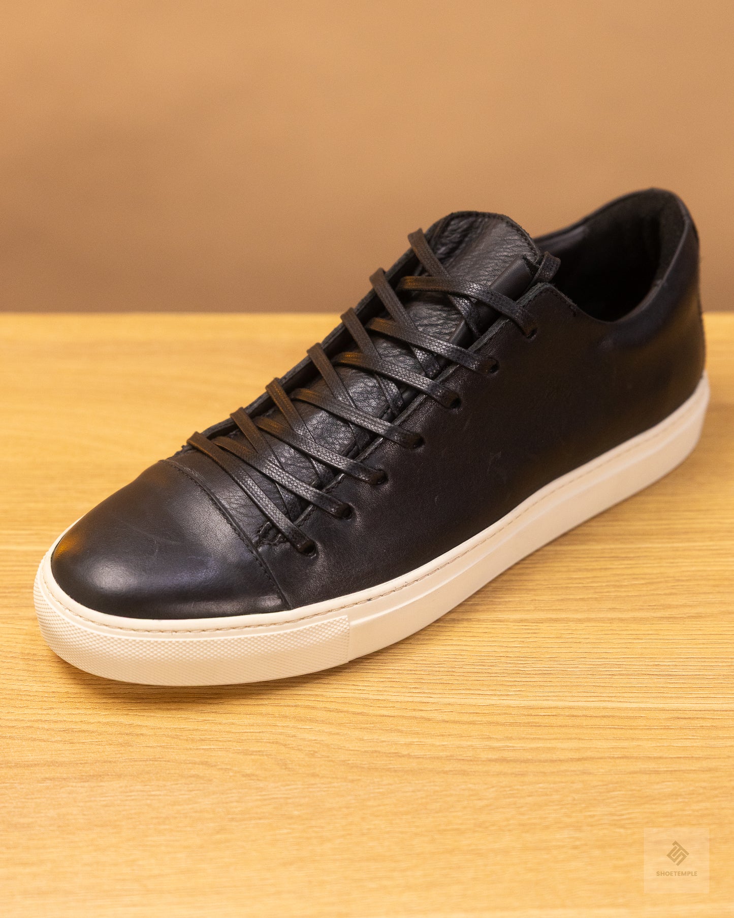 John Varvatos Reed Leather Low-Top Sneakers Black