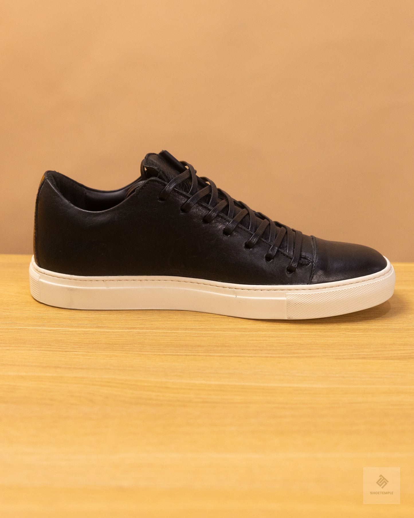 John Varvatos Reed Leather Low-Top Sneakers Black