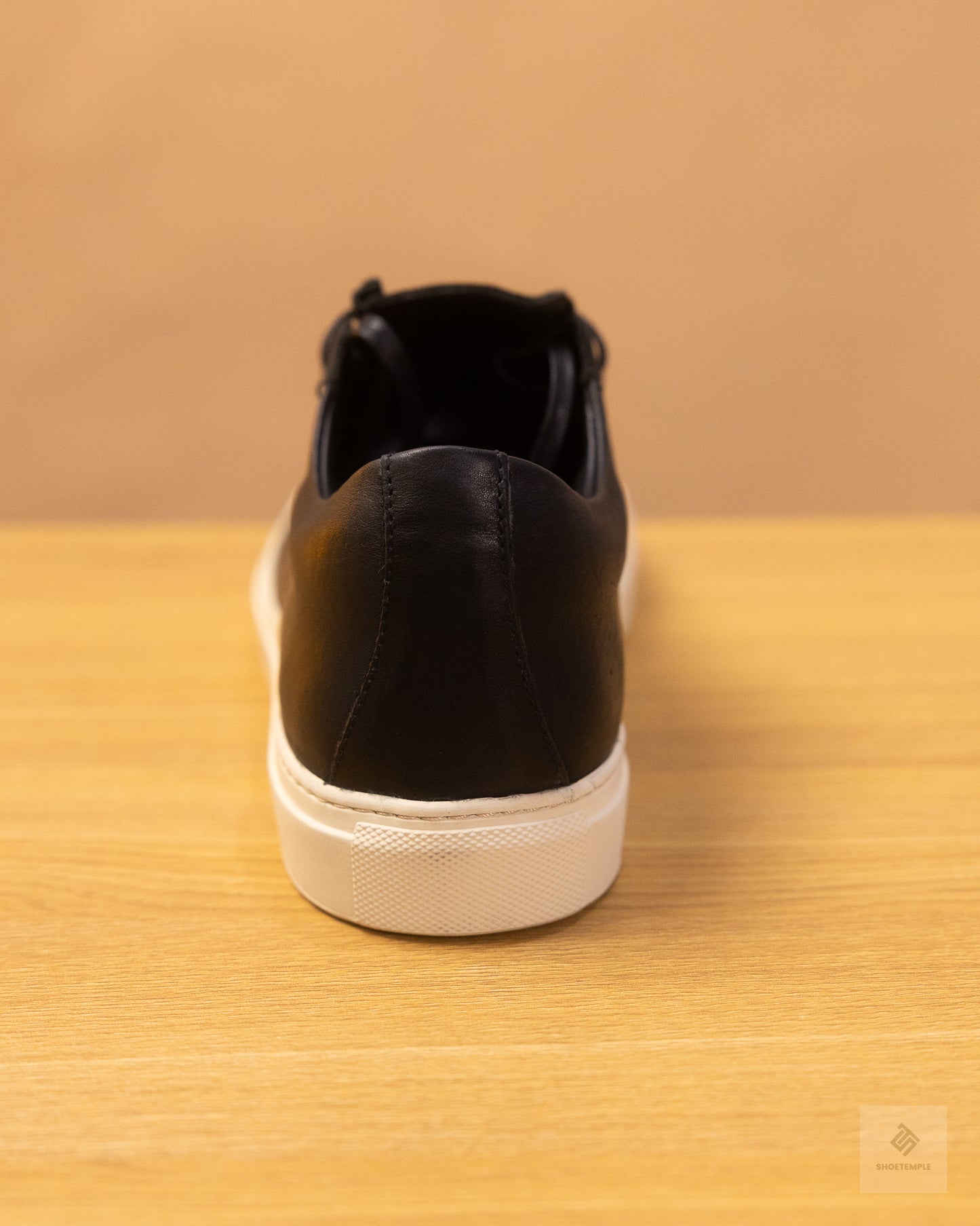 John Varvatos Reed Leather Low-Top Sneakers Black