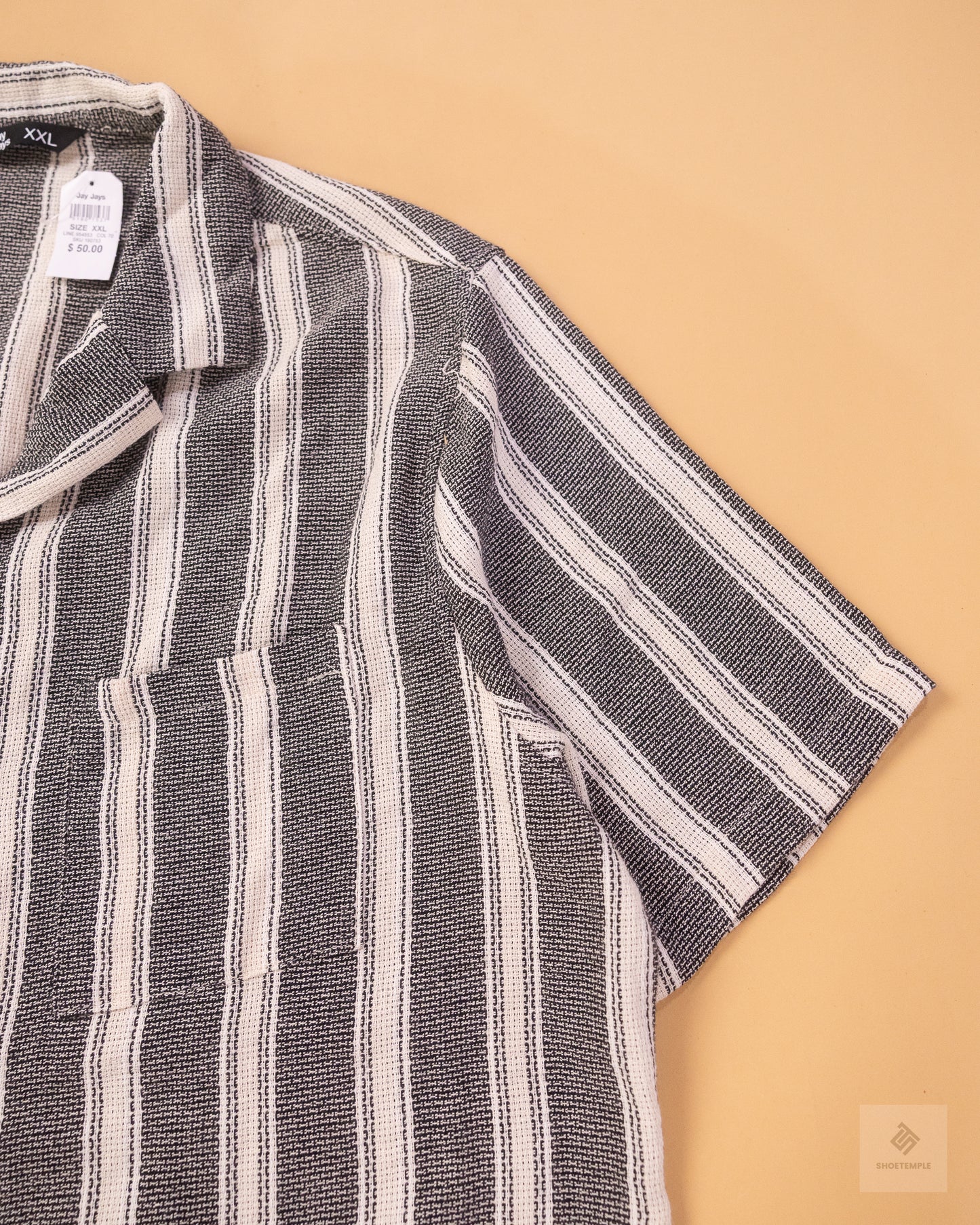 Short-sleeve resort collar shirt