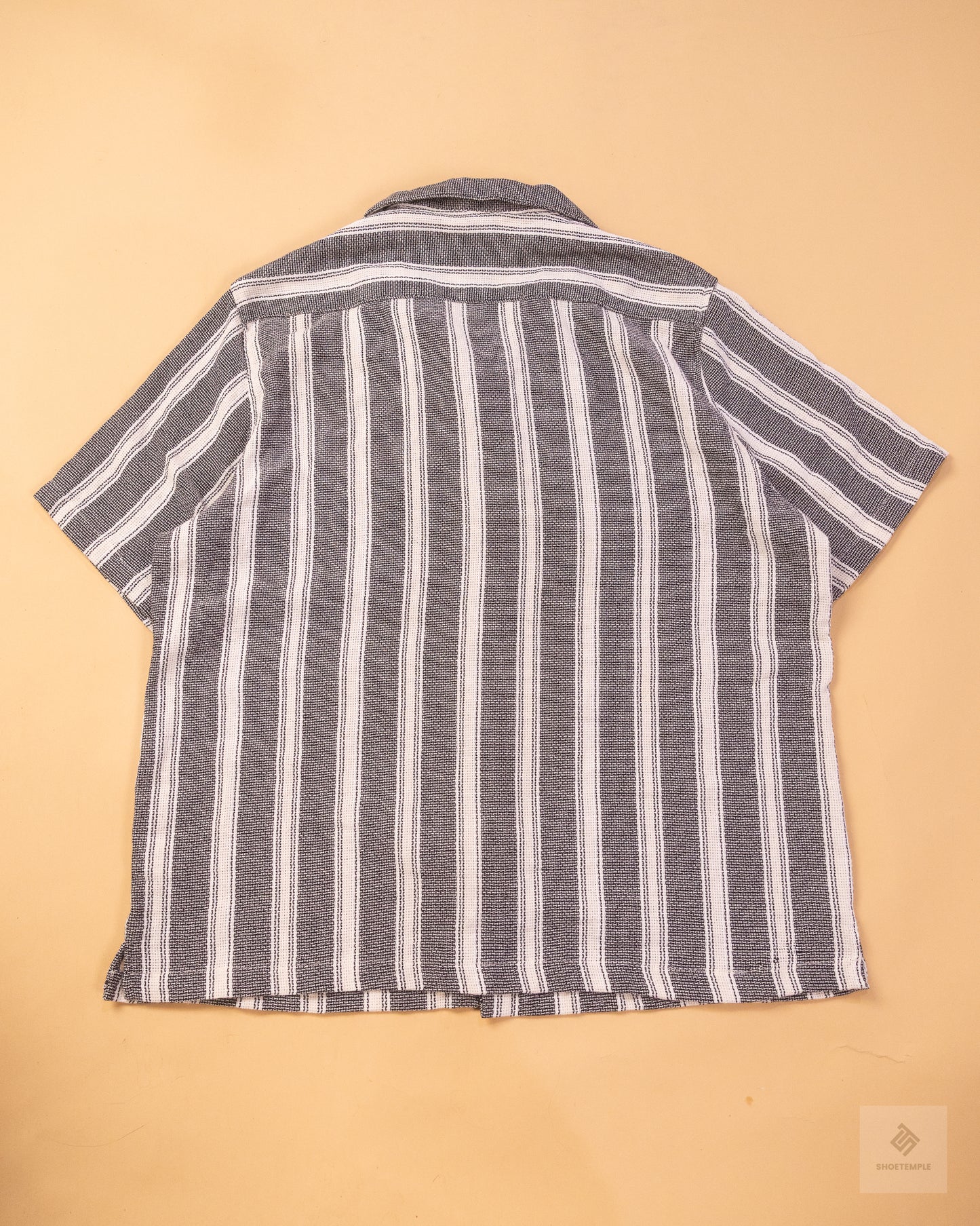 Short-sleeve resort collar shirt