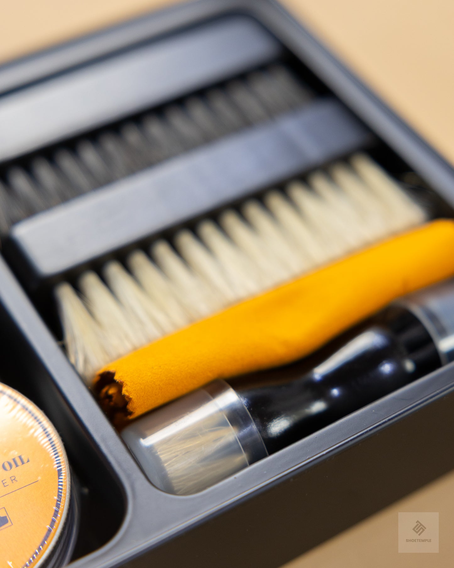 MAXIMILIAN Shoe Polish Kit 7 PC Leather Shoe Shining kit Care for Shoe Care and Cleaning.
