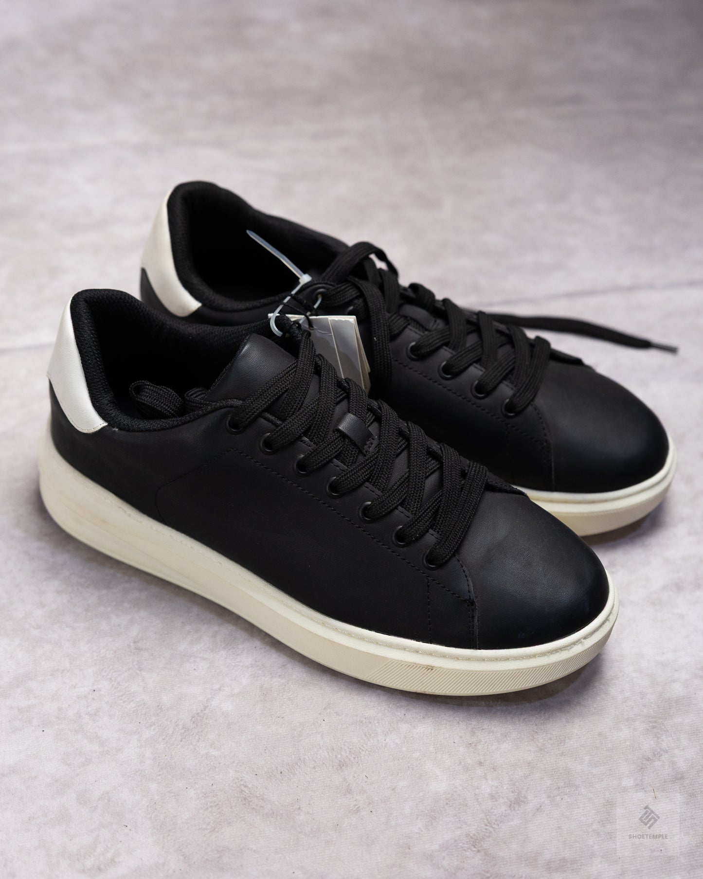 Zara Black Sneaker