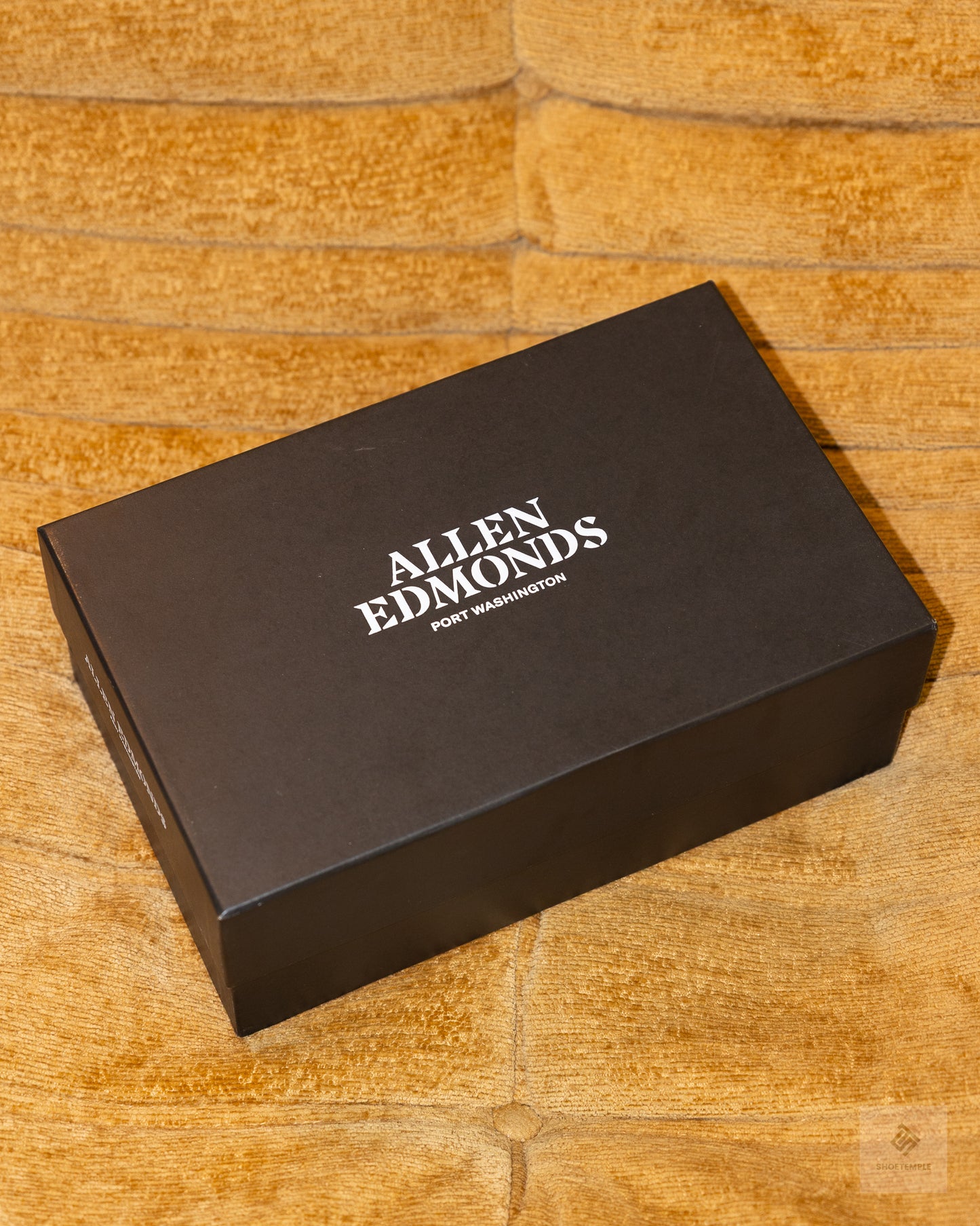 Allen Edmonds Paxton lace-up sneaker in light grey suede