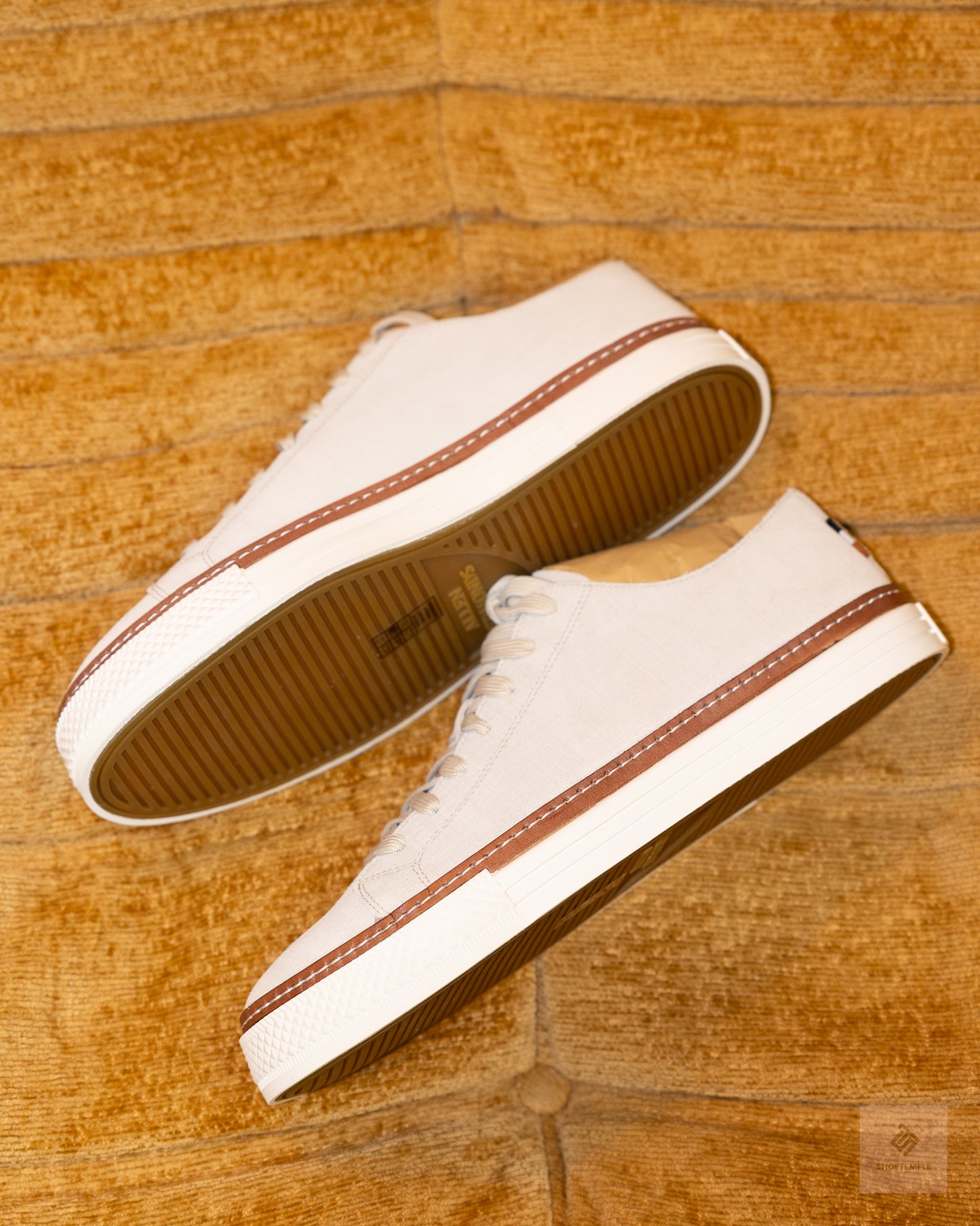 Allen Edmonds Paxton lace-up sneaker in light grey suede
