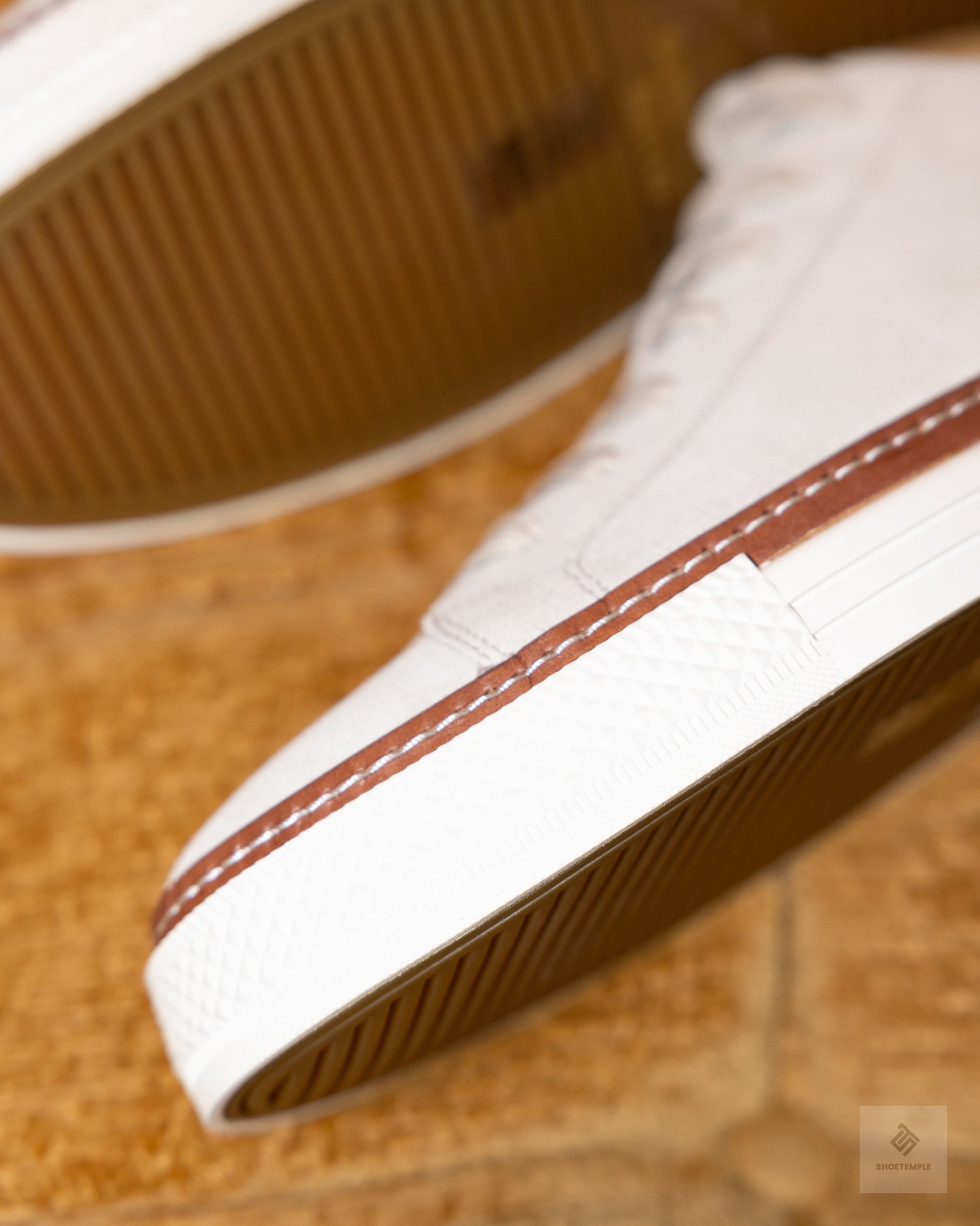 Allen Edmonds Paxton lace-up sneaker in light grey suede