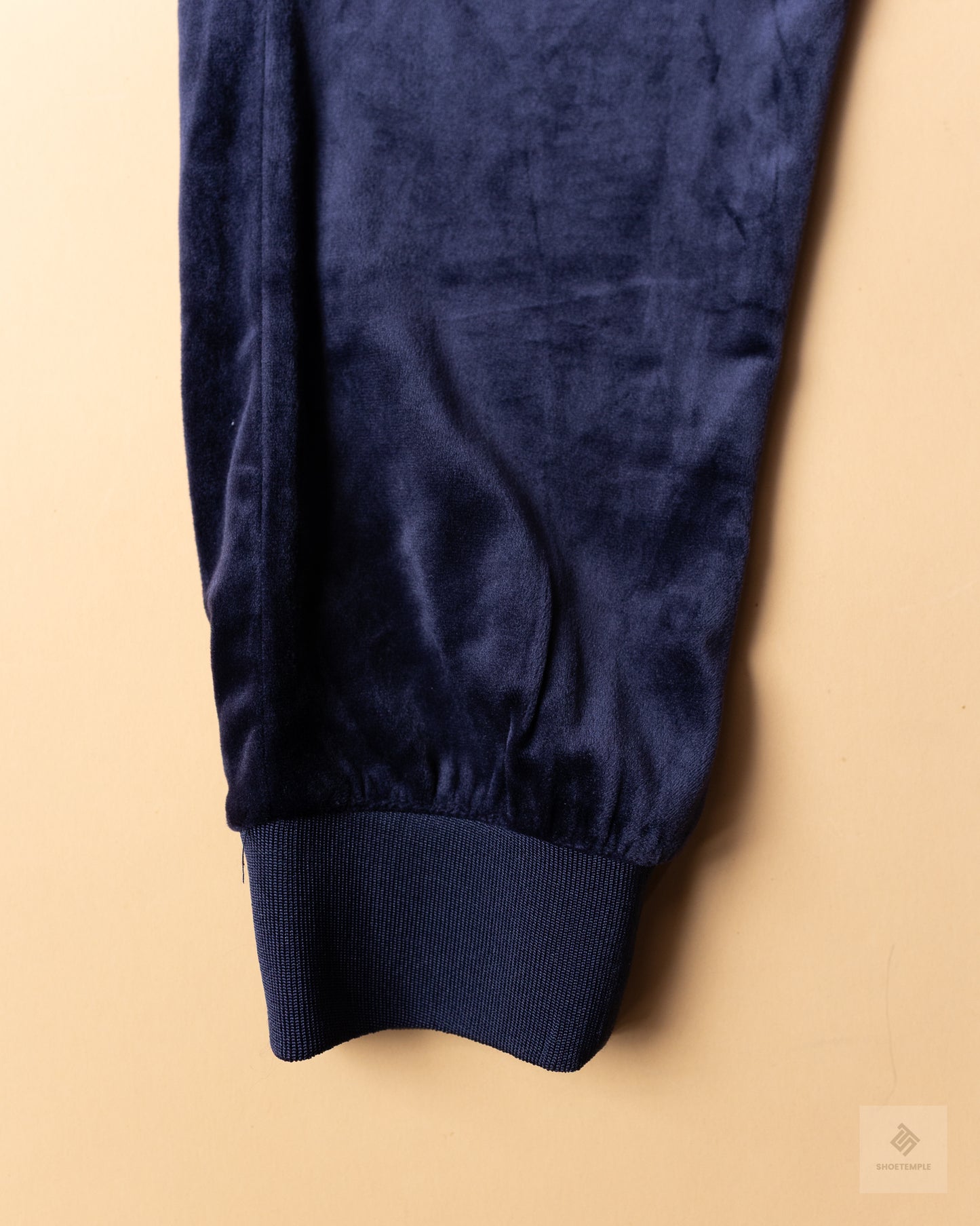 White Mark velour jogger