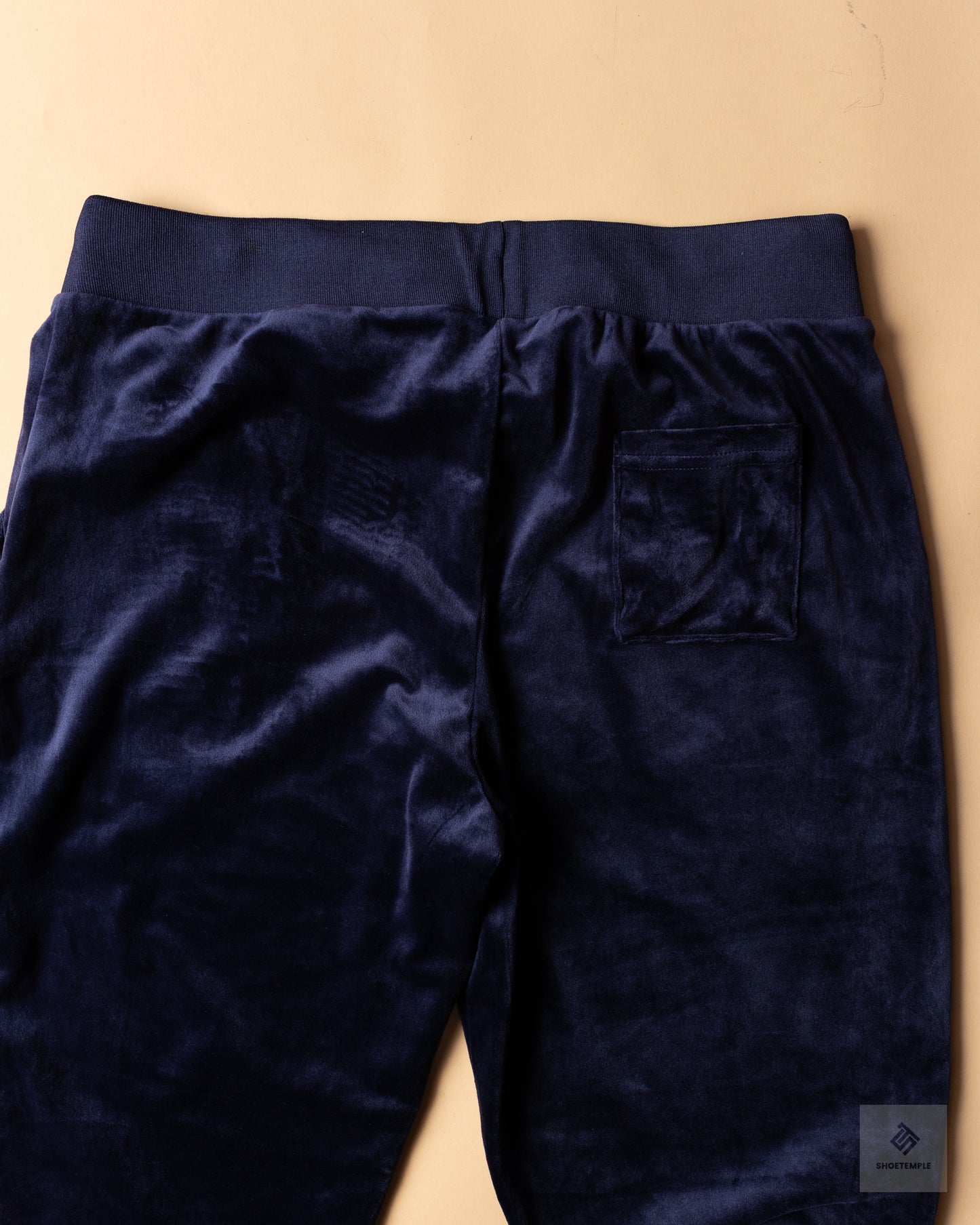 White Mark velour jogger