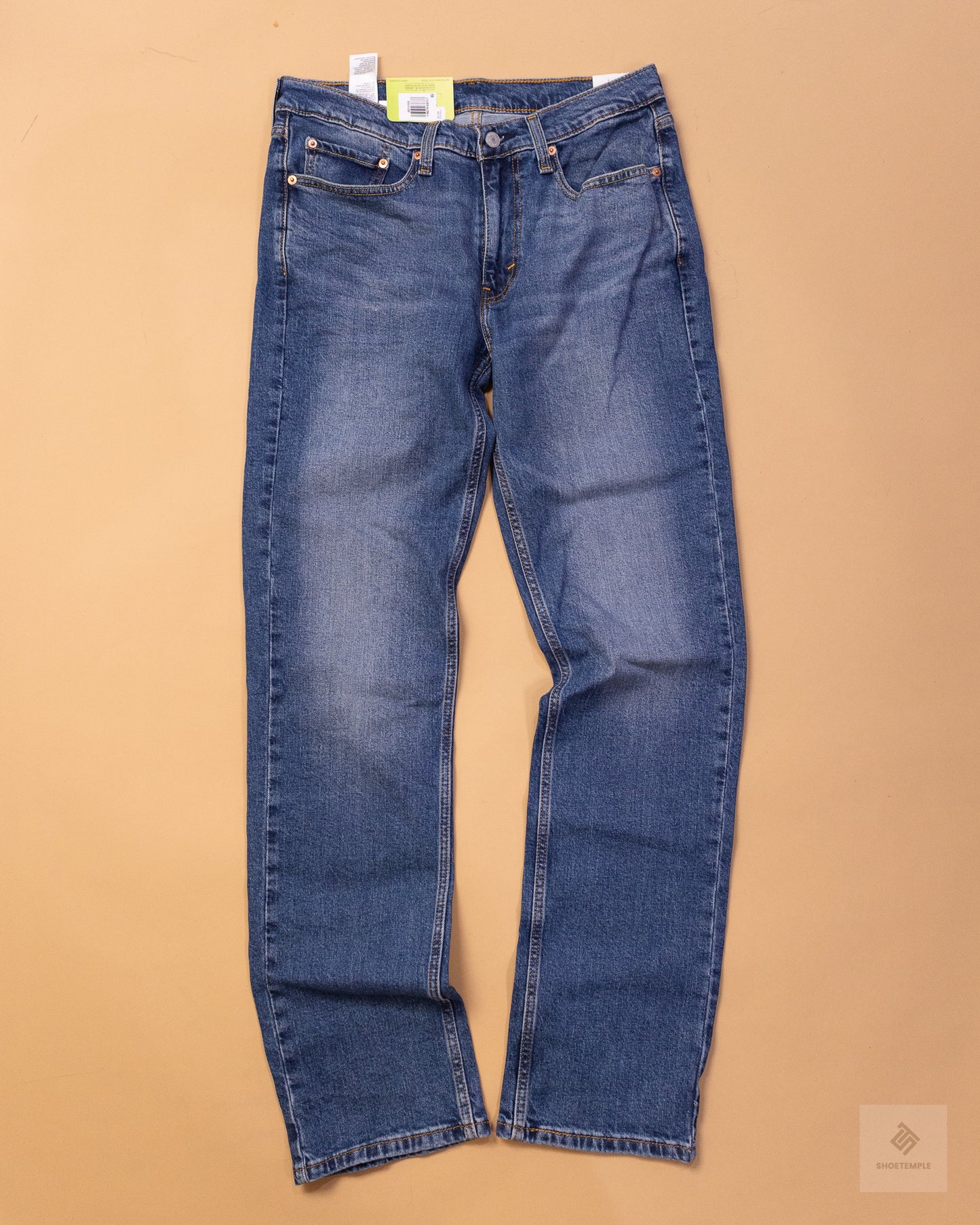 Levis Straight Fit Jeans