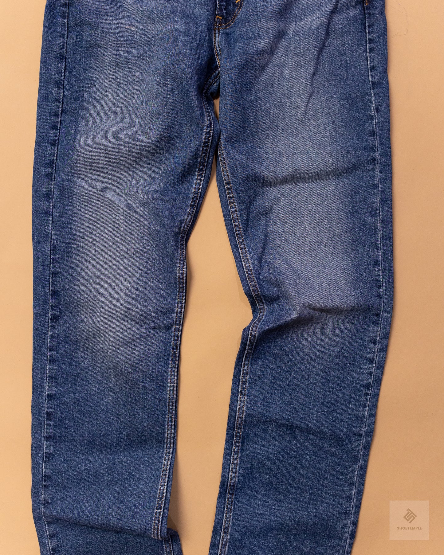 Levis Straight Fit Jeans