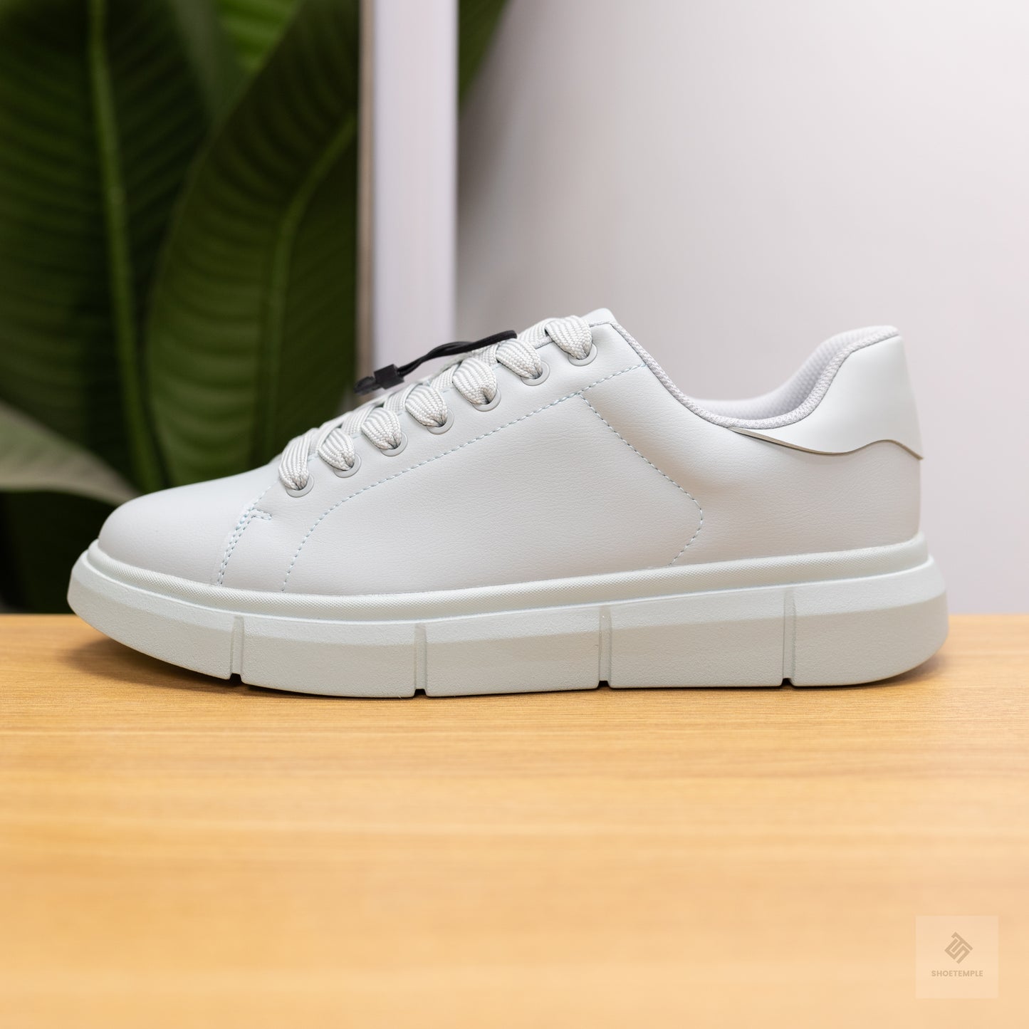 Zara Monochrome Sneaker