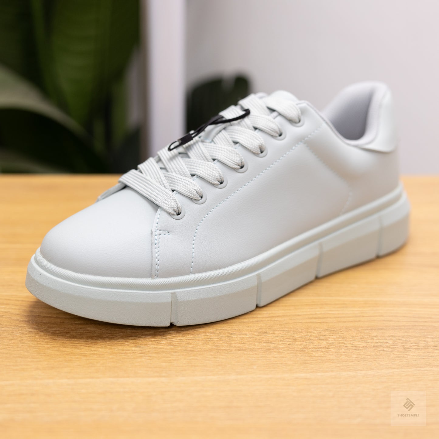 Zara Monochrome Sneaker