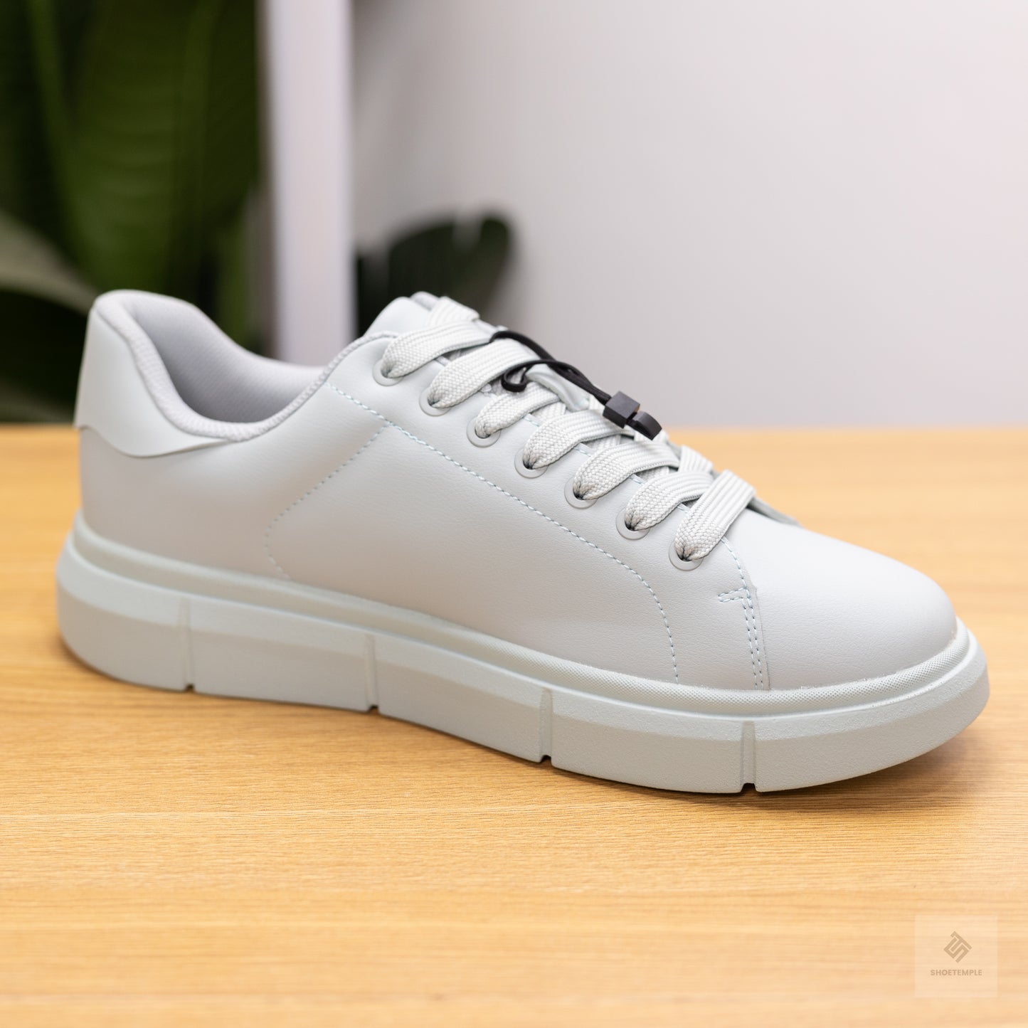 Zara Monochrome Sneaker