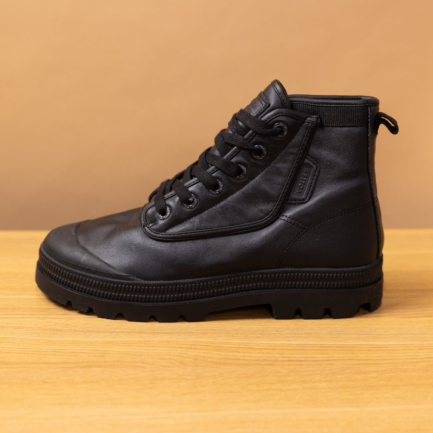 Volley Overdrip Leather Boots Black