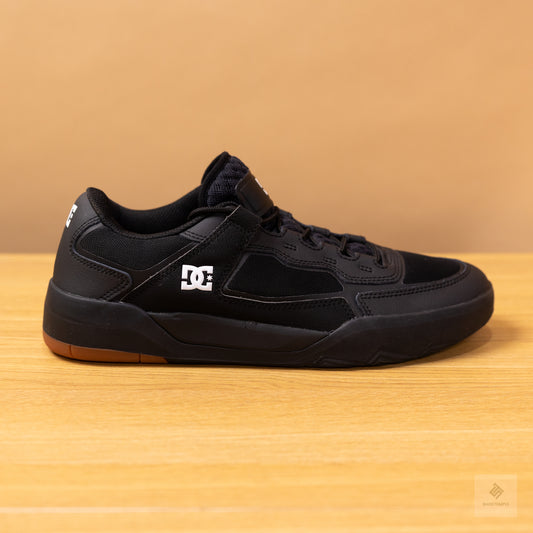 DC Metric Trainers All Black