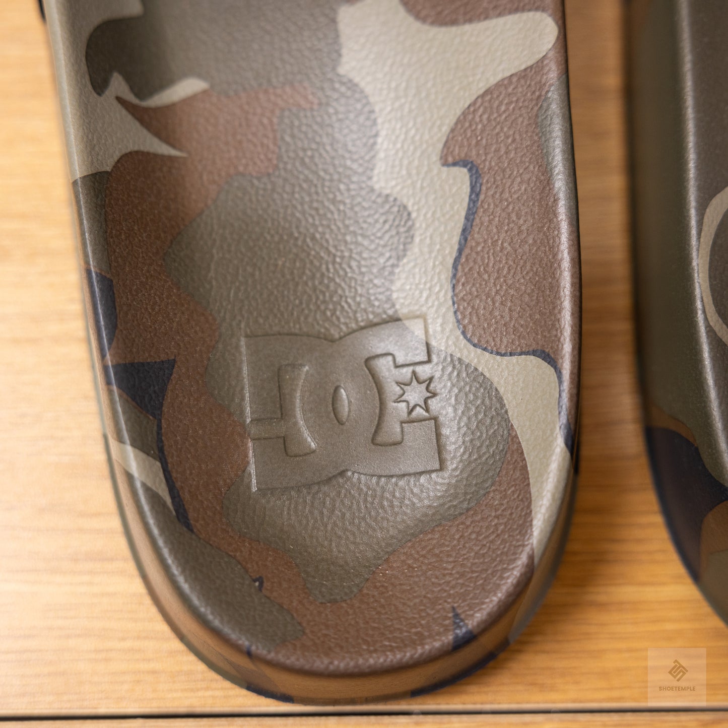 DC Slides Camo