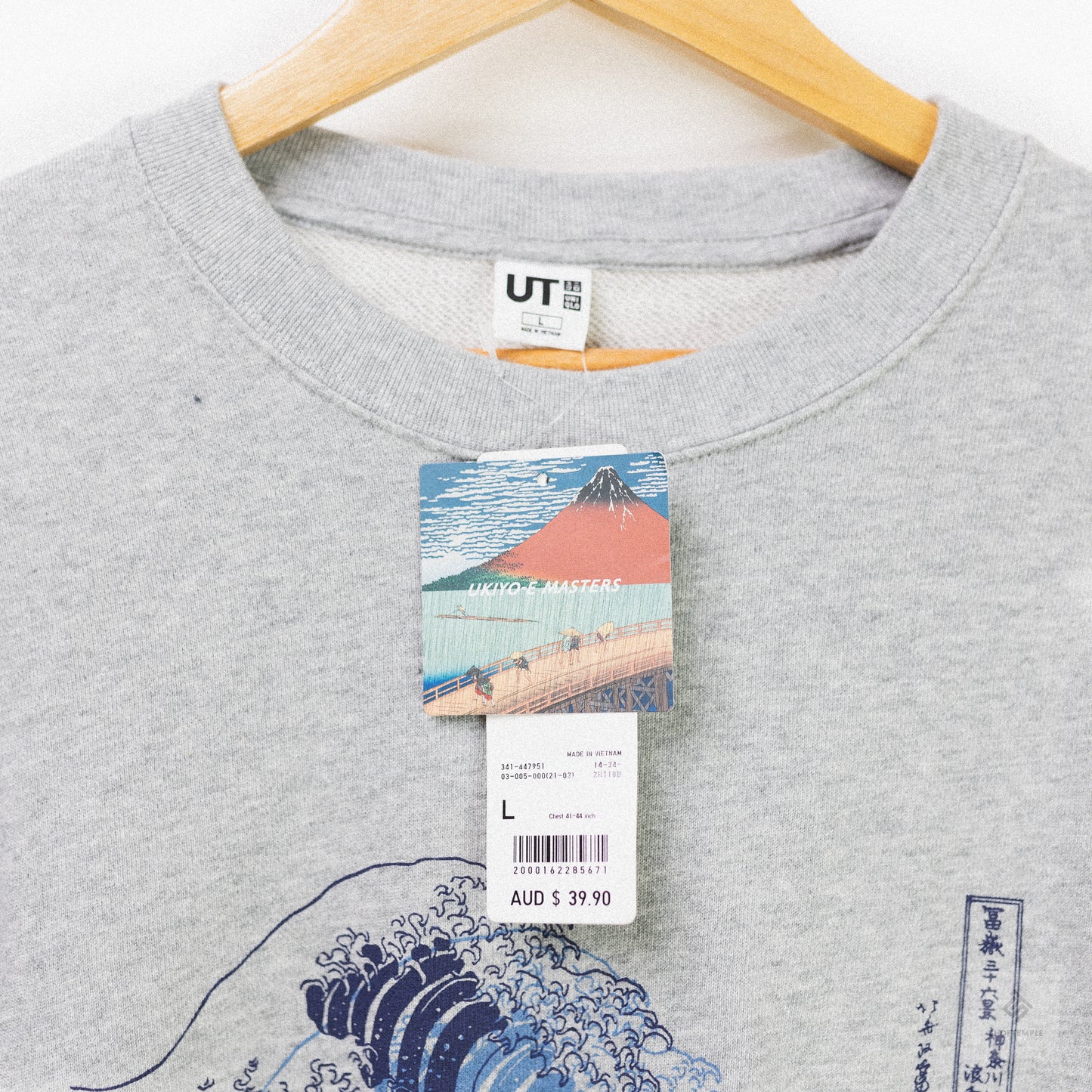 UNIQLO Ukiyo-e Masters UT Graphic Sweatshirt